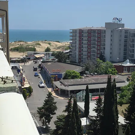 Miramar Palace דירה